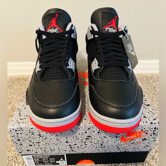 Men Air Jordan 4 Retro Black/Fire Red-Cement Grey New in Box Never Worn Size 9.5 - Picture 7 of 9